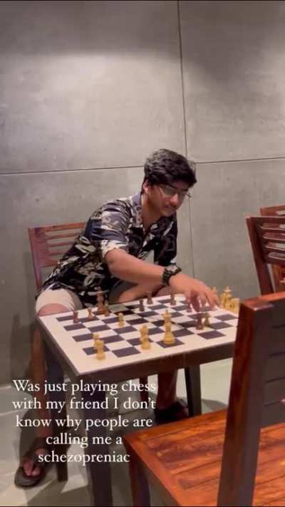 Mai toh bas chess Khel raha tha