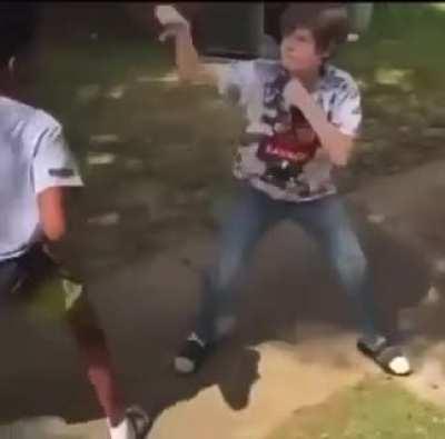 Bro is using the snake technique punch