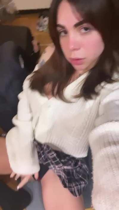 I love Mini skirt! you should get on your knees close to where I'm sitting I'll show you a surprise 🩷😋