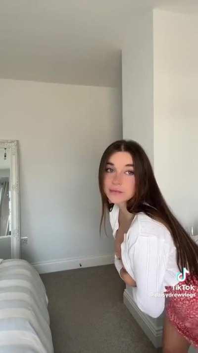 I do love @daisydrewvlogs but some might prefer to watch on mute ð