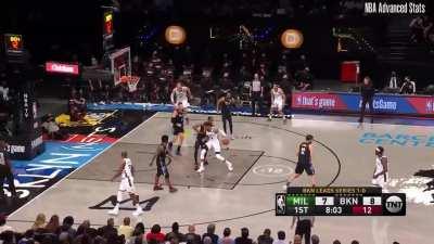 [Highlight]Kevin Durant with excellent defense and contest against Giannis Antetokounmpo in 1st quarter of Game 2.