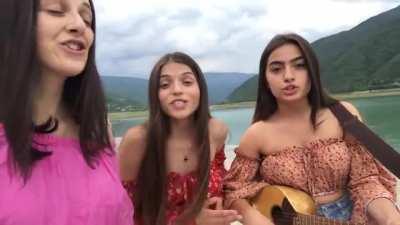 Душевно поют....