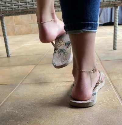 Your POV - you’ve spotted my feet in a coffee shop - you “drop” your spoon and decide to linger 😈 do you like what you see?