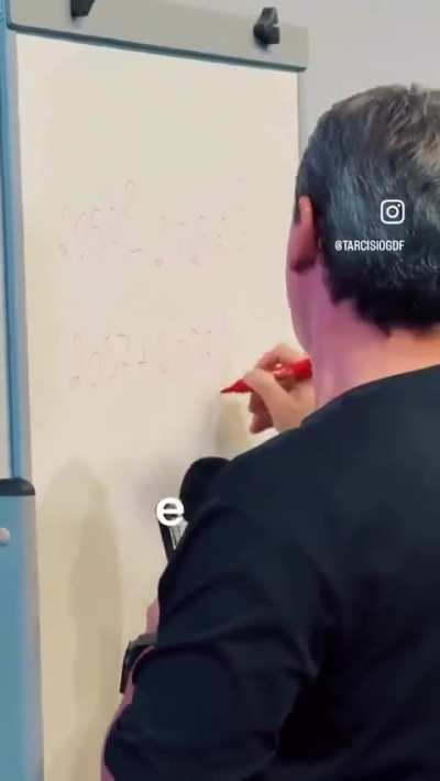 Campeão das Olimpíadas de Matemática dando exemplo...