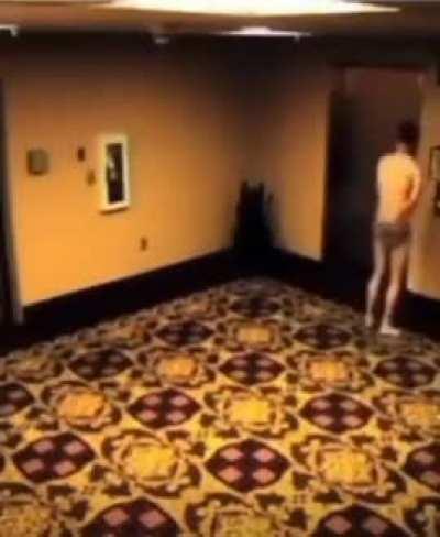 why did bro had to go out naked? 😭