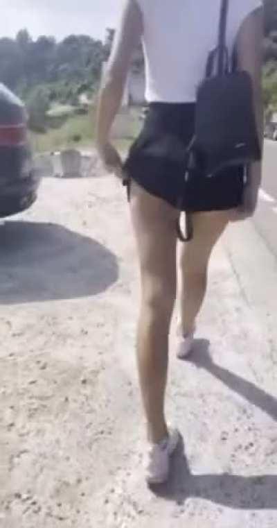 Fun fact: i love wearing no panties under my skirt and my ass being plugged in public