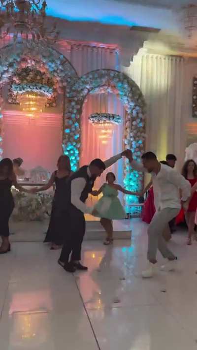 My best mate got married last week and this was my first albanian wedding 👏❤️