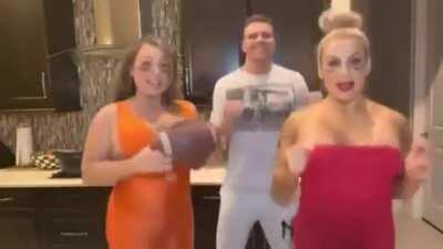 Nattie and jenni bouncing 🤤