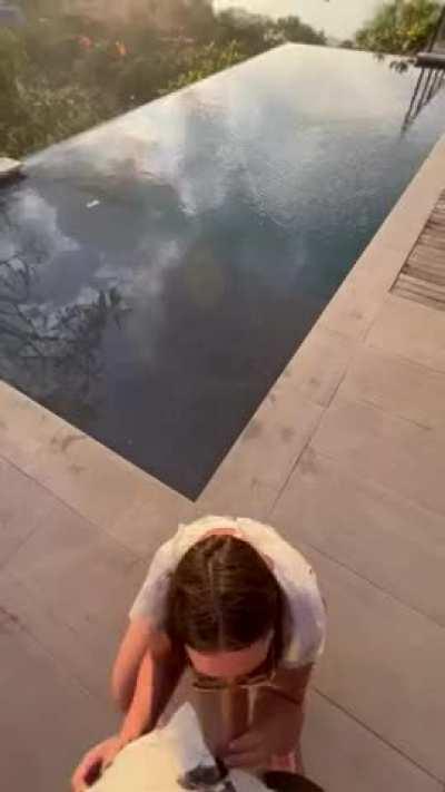 Quick blow job at the resort pool