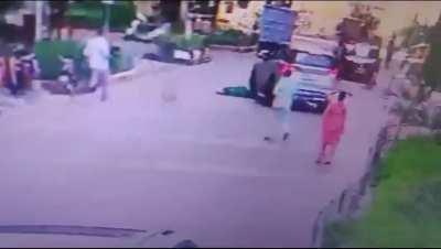 XUV 700 Car mows down old lady to death in Mahagun Moderne, Noida on 11.10.2023