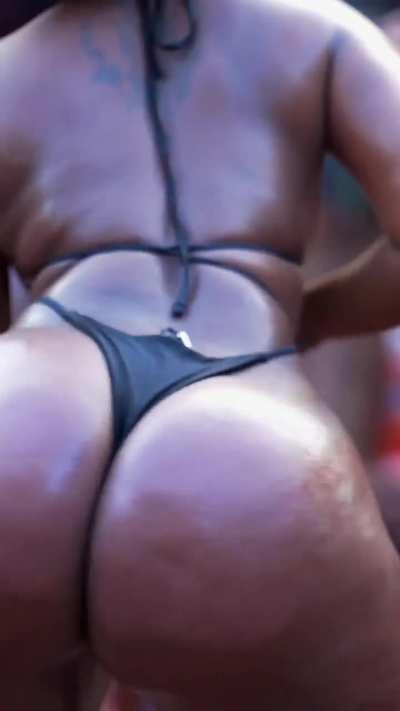 Holy grail of high quality natural ass, thickness, and cellulite! 