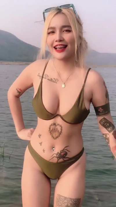 Sexy tattoo Thai girl 😮