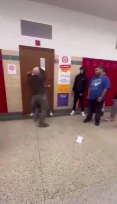 Teacher protect his student from bully.  Teacher 🇺🇸🍷🗿