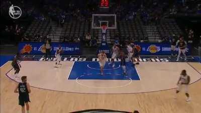 [Highlight] Mann is heated after taking a shot from Cauley-Stein