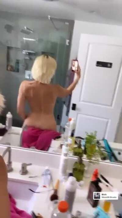 Reflection in back you can kinda see some stuff.