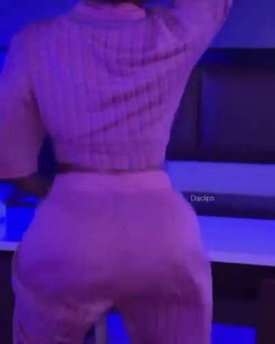 her shit so fat goddamn