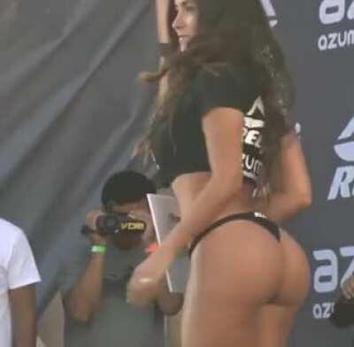 Miss World Reef Contestant