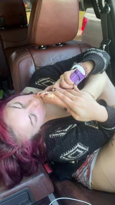 I’m back ;) who said I haven’t been worshiping my feet behind the senes ? The nylons tasted so yummy but I just needed to feel my soles on my tongue again so I ripped them off 😌