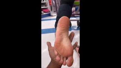 Random Approach White Toes