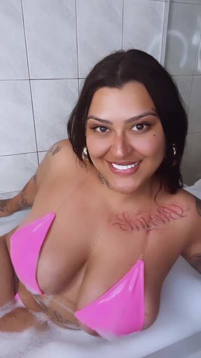 I want you to spray my tits with your warm cum
