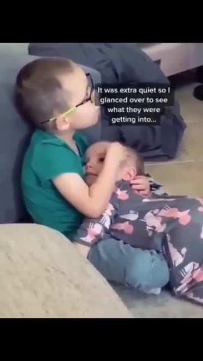 The sweetest big brother!🥰