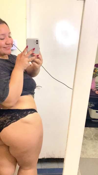 your friend accidentally sends you this at 2am what you replying? ><