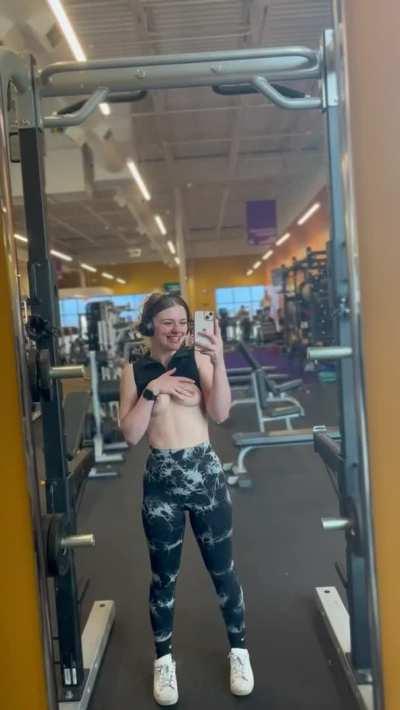 Sneaky at the gym…who else gets horny after working out (;