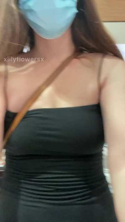 Busted flashing by in the aisle by the woman shopping behind me