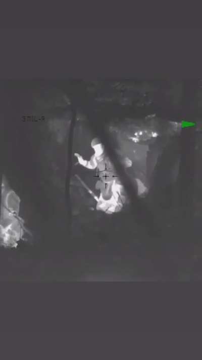 The operator of the SSO films the surrender of the Russians through his thermal imaging device.