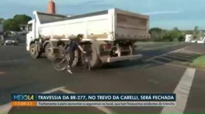 Oblivious girl almost dies twice in a row - on live TV