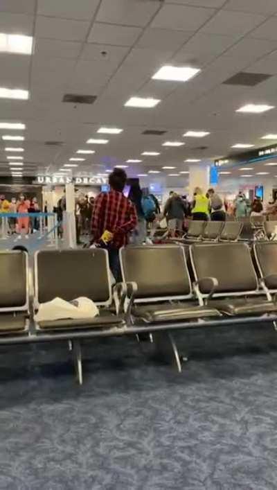 They're going crazy in these airports 😬