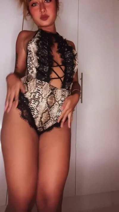 I hope that the 5 guys who see this like my petite body 💕