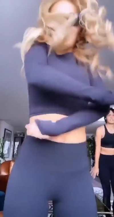 Rita dancing blue leggings | IG story | October 2020