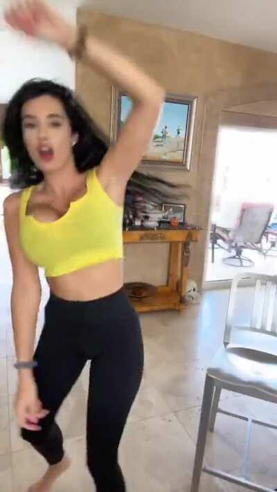 Paris bouncy TikTok🔥