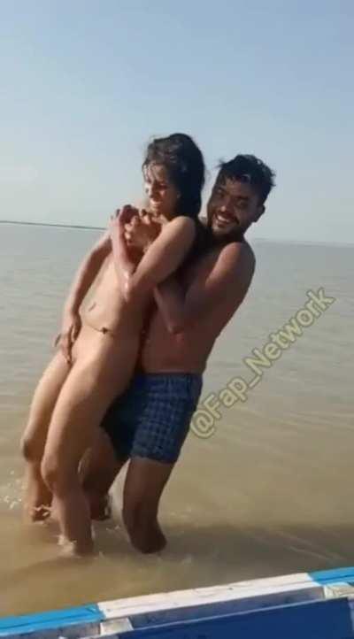 [ Special ] Couple Tapa Tap In River 2 Video 🔥💦💦👉🍌👌