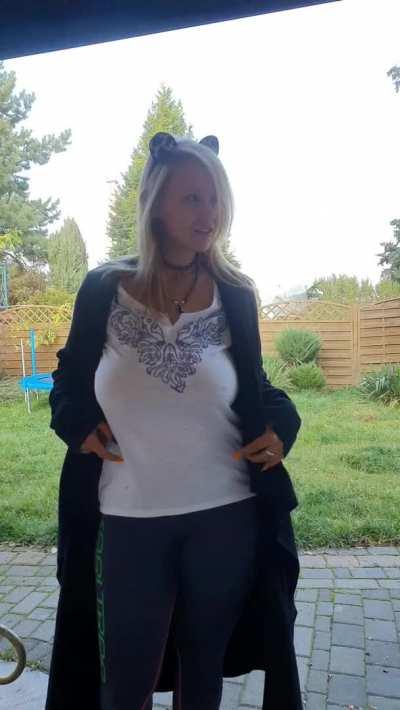 A quick flash of big boobs in the backyard because the neighbor is peeking...heh