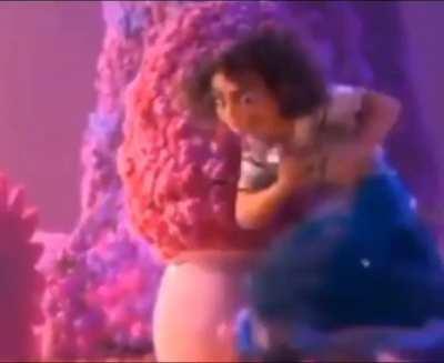 Damn Encanto looks good