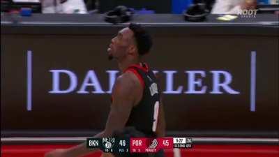 [Highlight] Little denies Kyrie's shot with the left