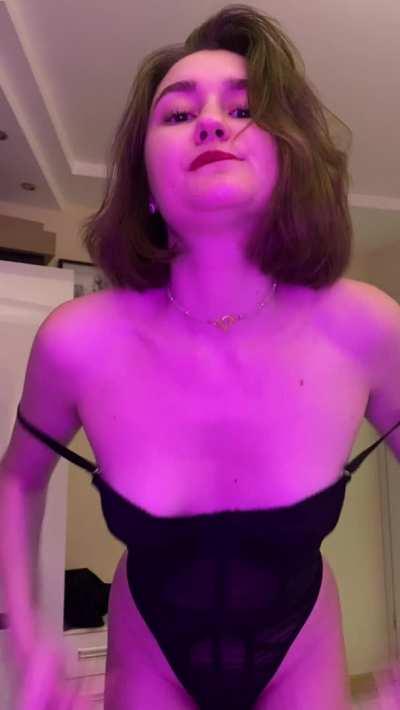 I love the way my natural boobs bounce when I drop them