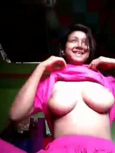 DESI CUTEE JUICY MELONS🥵|