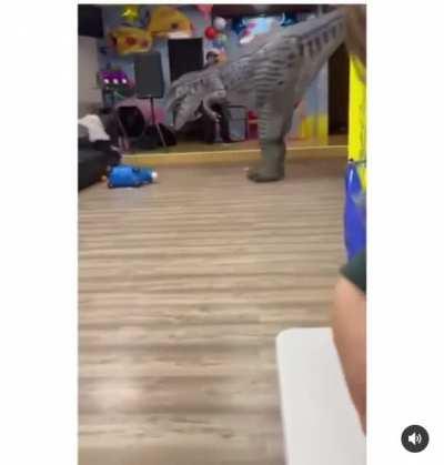 Hired a dinosaur for a kids party, ends in terror
