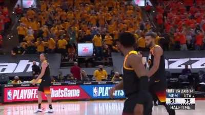 [Highlight] Mitchell beats the buzzer to give him 26 at halftime