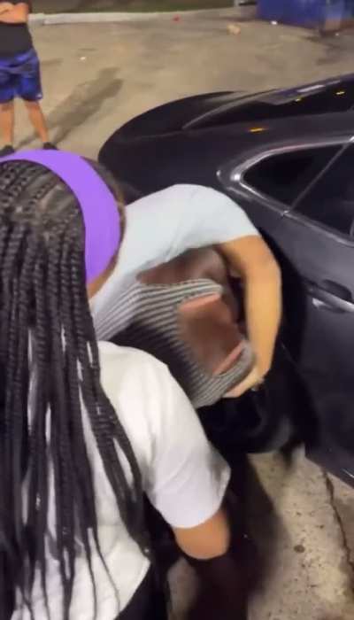 Girl Fight - Two Girls Go Ham On Each Other In Wild Scrap As They Throw Hands 1v1 Fight