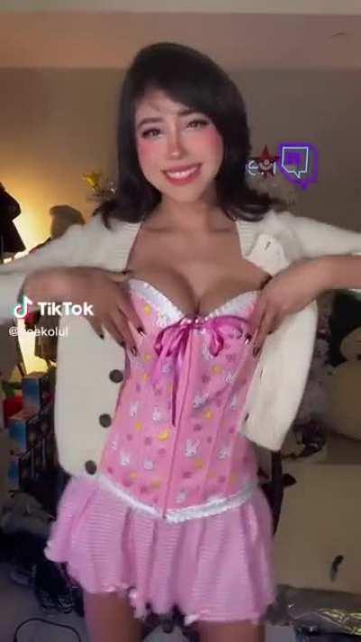 Neeko pink outfit