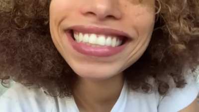 I wanna kiss her so bad