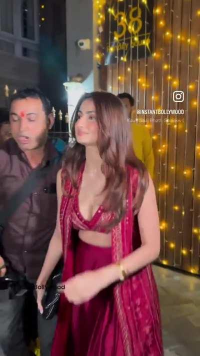 Palak tiwari cleavage