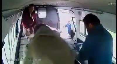 Robber tries to get cellphones in mexican microbus, gets f*cked up for almost 4 minutes instead.