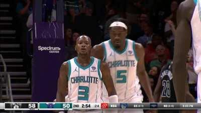 [Highlight] Rozier forces the turnover and throws the lob to bring the deficit to 8