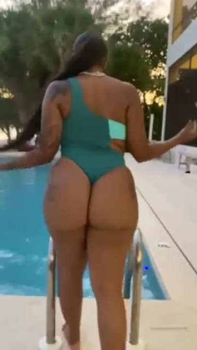 Showing out by the pool 🍑 (Upvote Current & Previous posts💯)