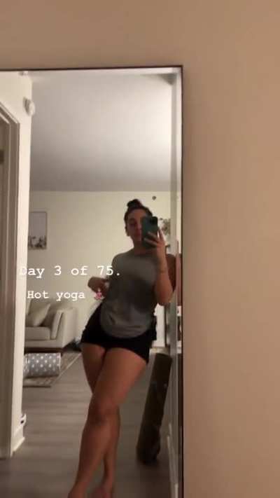 🧘🏽‍♀️